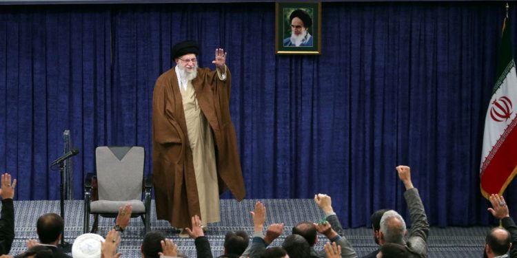 «Δείξε μου τους φίλους σου» – Η στρατηγική αβεβαιότητα του Ιράν μετά την πτώση Άσαντ στη Συρία