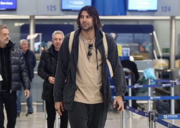 Ο Γιώργος Πρίντεζης στο τσάρτερ του Ολυμπιακού για το Μονακό (pic)