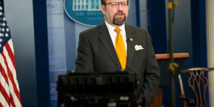 Στεμπάστιαν Γκόρκα: Επικεφαλής της αντιτρομοκρατίας των ΗΠΑ με νεοναζιστικό παρελθόν;