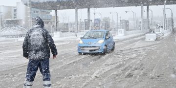 Συναγερμός για την κακοκαιρία – Μέτρα στην Αττική – Κλείνει για τα φορτηγά η εθνική οδός
