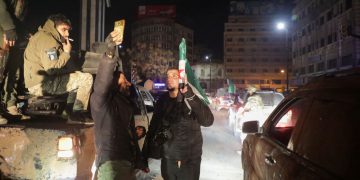 Συρία: «Ο τύραννος Ασαντ τράπηκε σε φυγή» λένε οι αντάρτες – Ο πρωθυπουργός έτοιμος να συνεργαστεί για την ομαλή μετάβαση