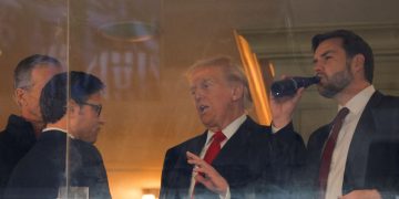 ΗΠΑ: Ο Τραμπ δίνει πλήρη και ολοκληρωτική υποστήριξη στον Τζόνσον ως πρόεδρο της Βουλής