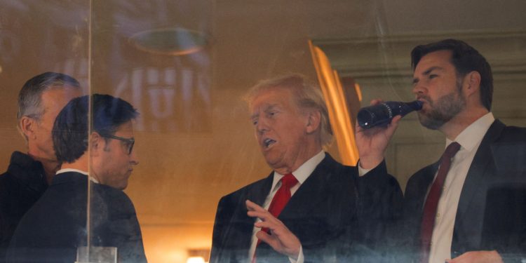 ΗΠΑ: Ο Τραμπ δίνει πλήρη και ολοκληρωτική υποστήριξη στον Τζόνσον ως πρόεδρο της Βουλής