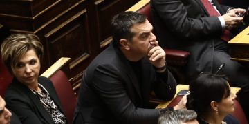 Στην Ολομέλεια της Βουλής ο Αλ. Τσίπρας
