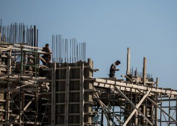 Με χαμηλές ταχύτητες οι επενδύσεις στις κατοικίες