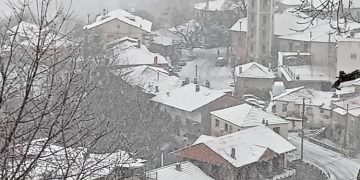 Κακοκαιρία Bora: Χιόνια σε Φλώρινα και Καστοριά – Με αλυσίδες η κυκλοφορία