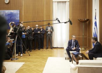 Συνάντηση Μητσοτάκη και Ανδρουλάκη: Ψάχνουν τη «συναίνεση» -Οι πίστες στη σκία Προεδρίας και υποκλοπών