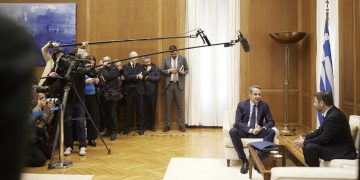 Συνάντηση Μητσοτάκη και Ανδρουλάκη: Ψάχνουν τη «συναίνεση» -Οι πίστες στη σκία Προεδρίας και υποκλοπών