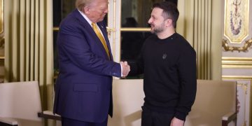 Παρίσι: Η χειραψία Τραμπ και Ζελένσκι στο Ελιζέ – Το μήνυμα του προέδρου της Ουκρανίας