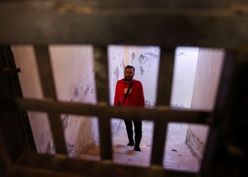 Συρία: «Ένιωθα “ζωντανός νεκρός”» – Ιστορίες κρατουμένων από τα κολαστήρια του Άσαντ