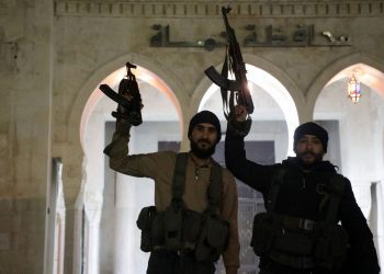 Συρία: Στα πέντε χιλιόμετρα από τη Χομς οι αντάρτες – «Στόχος η ανατροπή του καθεστώτος Άσαντ», λένε