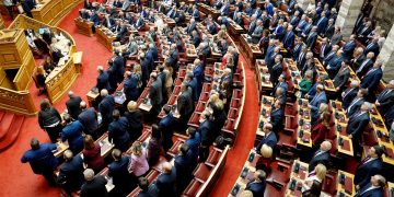 Προϋπολογισμός: Σφοδρή αντιπαράθεση μεταξύ ΝΔ και αντιπολίτευσης