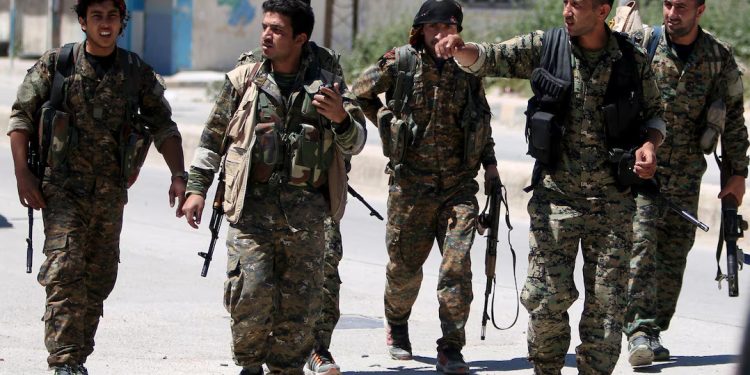 Συρία: Οι Κούρδοι τείνουν χείρα φιλίας στις νέες αρχές και ζητούν πλήρη αναστολή των συγκρούσεων στη χώρα