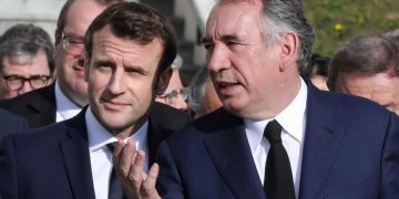 Φρανσουά Μπαϊρού: Ποιος είναι ο «βετεράνος» του Κέντρου – Μπορεί να βγάλει τη Γαλλία από την κρίση;