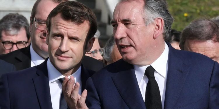 Φρανσουά Μπαϊρού: Ποιος είναι ο «βετεράνος» του Κέντρου – Μπορεί να βγάλει τη Γαλλία από την κρίση;