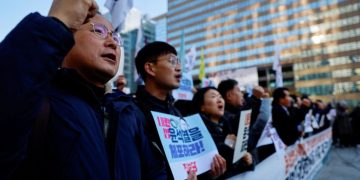 Νότια Κορέα: Απομονωμένος ο πρόεδρος Γιουν – Η άρση του στρατιωτικού νόμου δεν επουλώνει την κρίση