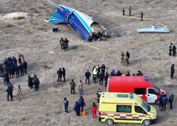 Καζακστάν: Πώς συνετρίβη το αεροπλάνο – Τα ουκρανικά drones, ο ρωσικός πύραυλος και η απώλεια ελέγχου