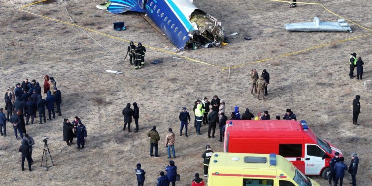 Καζακστάν: Πώς συνετρίβη το αεροπλάνο – Τα ουκρανικά drones, ο ρωσικός πύραυλος και η απώλεια ελέγχου