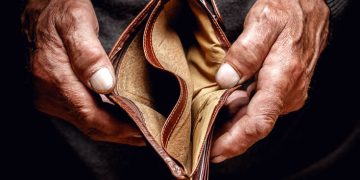 ΙΟΒΕ: Σταθερά… στα τάρταρα η καταναλωτική εμπιστοσύνη