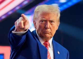 «Ξηλώστε τους ανεμόμυλους» – Ο Τραμπ τα βάζει με τις ανεμογεννήτριες της Βόρειας Θάλασσας