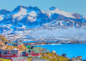 «Η Γροιλανδία ανήκει στους Γροιλανδούς» διαμηνύει η Δανέζα πρωθυπουργός στον Τραμπ, που θέλει να την… αγοράσει