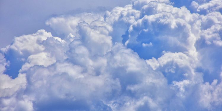 Καιρός: Νεφώσεις και νέα άνοδος της θερμοκρασίας – Πού θα βρέξει