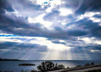 Αίθριος ο καιρός την Τρίτη – Έρχονται καταιγίδες την Τετάρτη