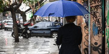 Καιρός: Βροχές και σποραδικές καταιγίδες το Σάββατο, με μικρή πτώση της θερμοκρασίας στα βόρεια