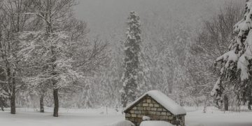 Καιρός: Βροχές το Σάββατο – Έρχονται καταιγίδες, χιόνια και πτώση της θερμοκρασίας την Κυριακή