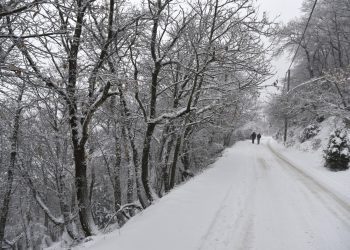 Επιμένει η κακοκαιρία: Πού θα σημειωθούν καταιγίδες και χιονοπτώσεις τις επόμενες ώρες