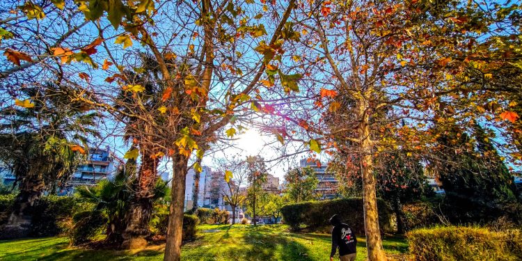 Αίθριος ο καιρός την Πέμπτη: Έρχονται βροχές και καταιγίδες το Σαββατοκύριακο