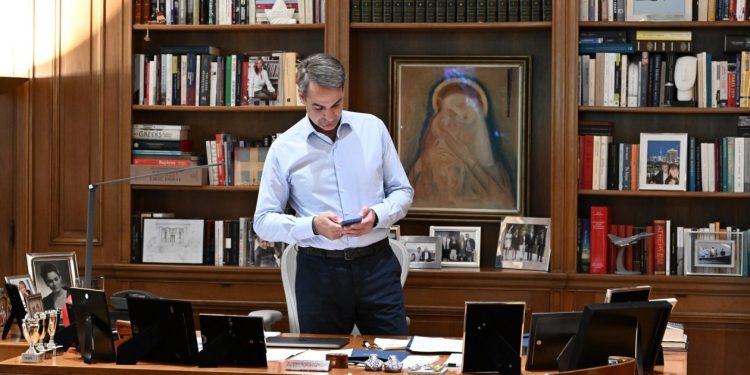 Επισφαλής η εσωκομματική «ειρήνη» στη ΝΔ – Τρία πεδία απειλούν το Μαξίμου με νέους τριγμούς