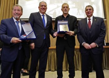 Βράβευση Δημάρχου Πειραιά Γιάννη Μώραλη από το Ε.Β.Ε.Π.  για το  οικονομικό και επιχειρηματικό γίγνεσθαι της πόλης