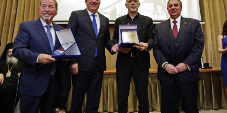 Βράβευση Δημάρχου Πειραιά Γιάννη Μώραλη από το Ε.Β.Ε.Π. για το οικονομικό και επιχειρηματικό γίγνεσθαι της πόλης