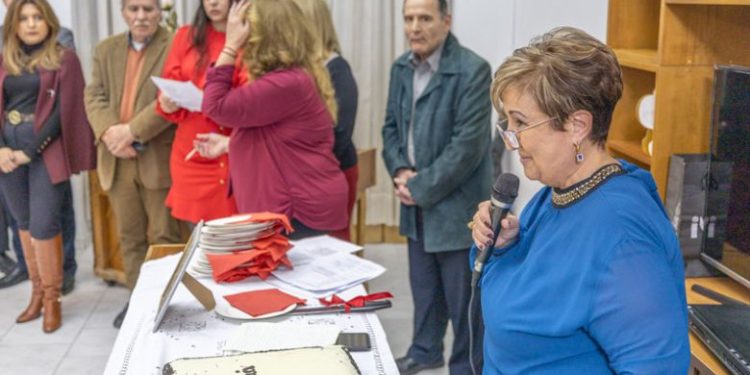 Ανταλλαγές ευχών για ένα καλύτερο και δημιουργικό νέο έτος, στην κοπή της Πρωτοχρονιάτικης πίτας της Ε’ Δημοτικής Κοινότητας Πειραιά