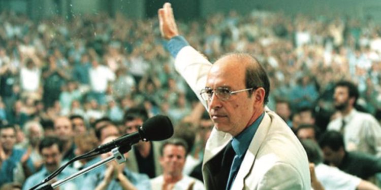 Πέθανε ο Κώστας Σημίτης