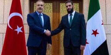 Τουρκία: Να δοθεί ευκαιρία στους νέους ηγέτες στη Συρία να αντιμετωπίσουν τους Κούρδους μαχητές