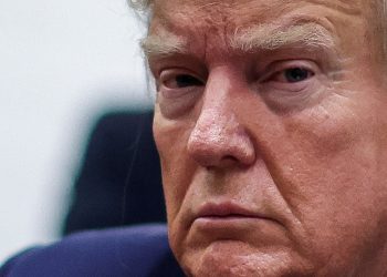 ΗΠΑ: Σε «αγοραστικό παροξυσμό» οι πολίτες – Προμηθεύονται ξένα αγαθά πριν τους δασμούς του Τραμπ