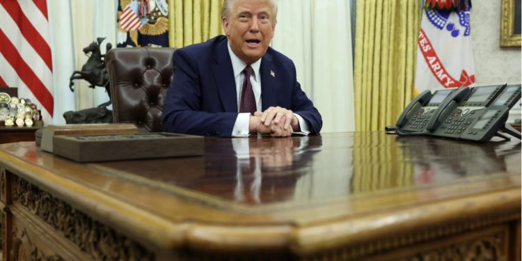 Τραμπ: «Τα γυρνάει» για την Κίνα – Θα προτιμούσα να μην επιβάλω δασμούς στα προϊόντα τους