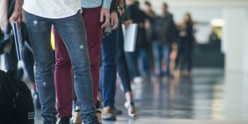 EΛΣΤΑΤ: Πόσοι ήρθαν και πόσοι έφυγαν από την Ελλάδα – Το brain drain συνεχίζεται