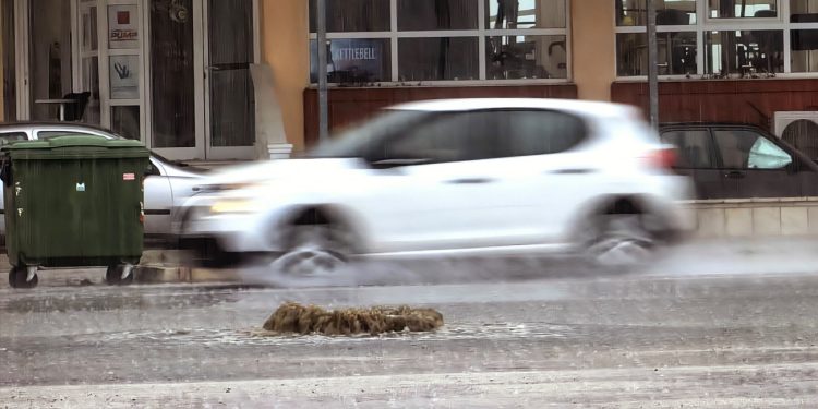 Βροχερός ο καιρός το Σάββατο – Πού θα σημειωθούν καταιγίδες