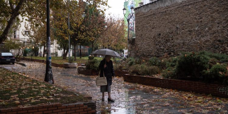 Καιρός: Πτώση της θερμοκρασίας με τοπικές βροχές και καταιγίδες – Πού θα χιονίσει