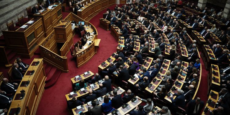 Το «πάρτι» στα δεξιά της ΝΔ – Ποιος «χτυπάει» ποιον και πόσο ανησυχεί το Μαξίμου