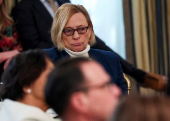 Διαξιφισμός Τραμπ – κυβερνήτη του Μέιν για τους διεμφυλικούς αθλητές: «Θα τα πούμε στο δικαστήριο»