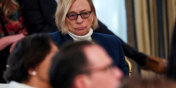 Διαξιφισμός Τραμπ – κυβερνήτη του Μέιν για τους διεμφυλικούς αθλητές: «Θα τα πούμε στο δικαστήριο»