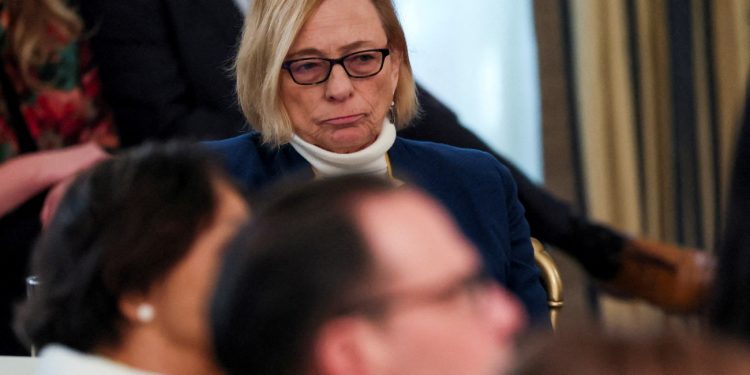 Διαξιφισμός Τραμπ – κυβερνήτη του Μέιν για τους διεμφυλικούς αθλητές: «Θα τα πούμε στο δικαστήριο»