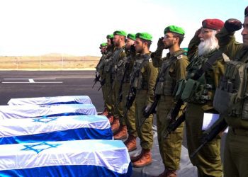 Ισραήλ: Απειλεί ξανά την εκεχειρία στη Γάζα – Κατηγορεί τη Χαμάς ότι δεν επέστρεψε τη σορό της Μπίμπας