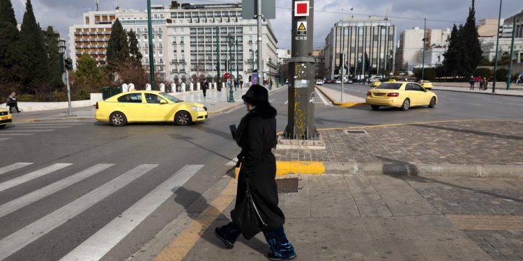 Καιρός: Τσουχτερό το κρύο την Δευτέρα – Πού θα σημειωθούν βροχές