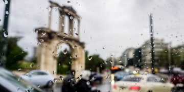 Καιρός: Μικρή άνοδος της θερμοκρασίας και καταιγίδες την Πέμπτη – Βροχές και στην Αττική