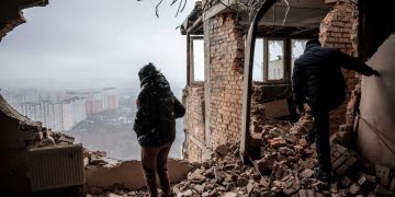 Μισοβγάζοντας την Ουκρανία από την «πρίζα» – Η αναστολή εξωτερικής βοήθειας των ΗΠΑ έχει αρχίσει να «δαγκώνει»